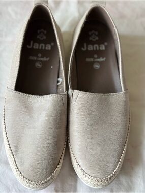 Jana Women's Beige Slip-On Loafers - Comfortable Everyday Flats size 9